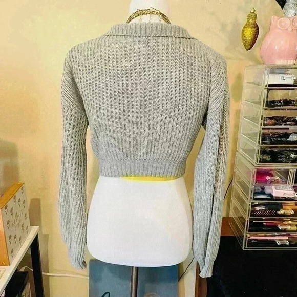 Junior’s Gray Cropped Half Zip Pullover - Picture 5 of 6